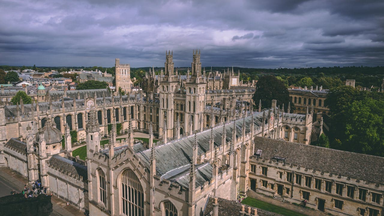Oxfordshire Travel Guide | Explore History, Culture & Countryside