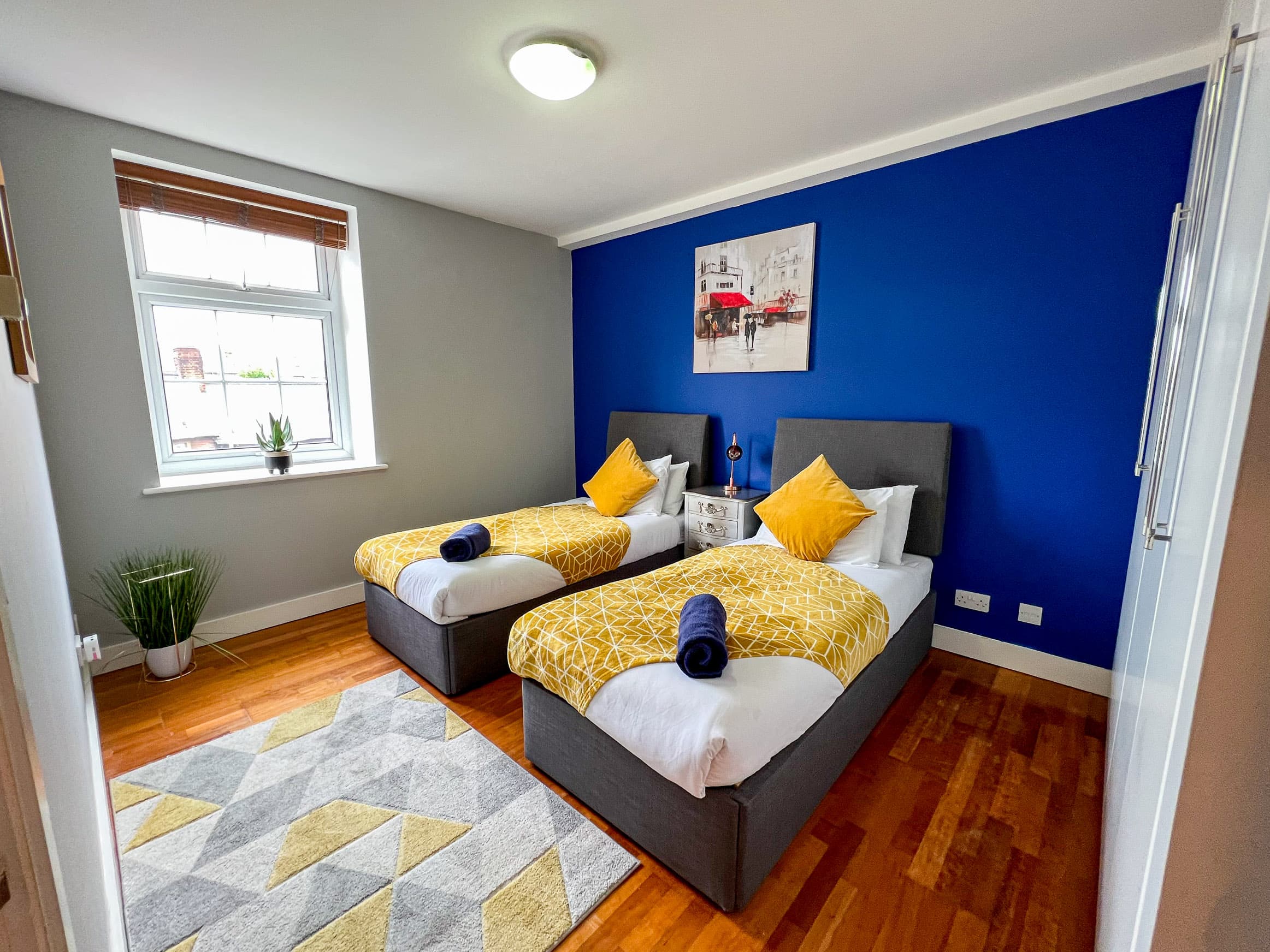 Free Parking Central Stylish 2 Bedroom Apartment