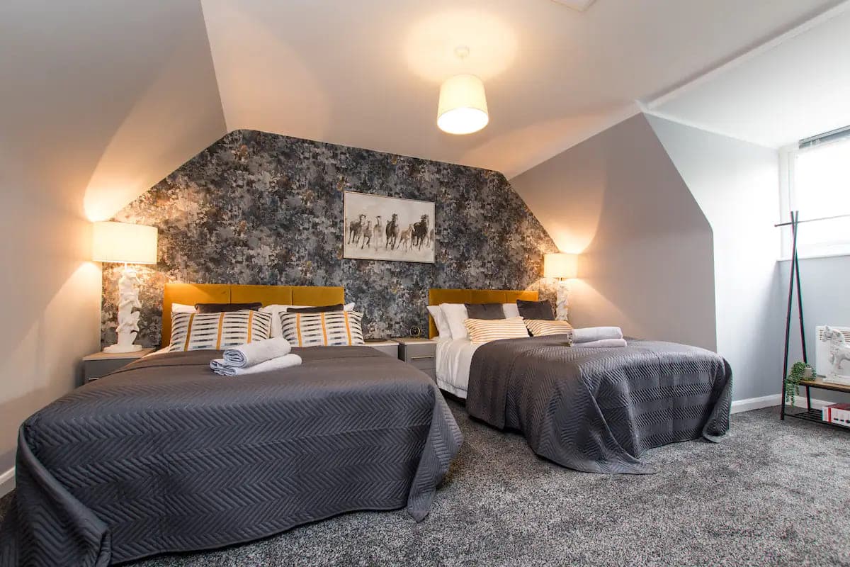 Newly Renovated Spacious House with FREE Parking
