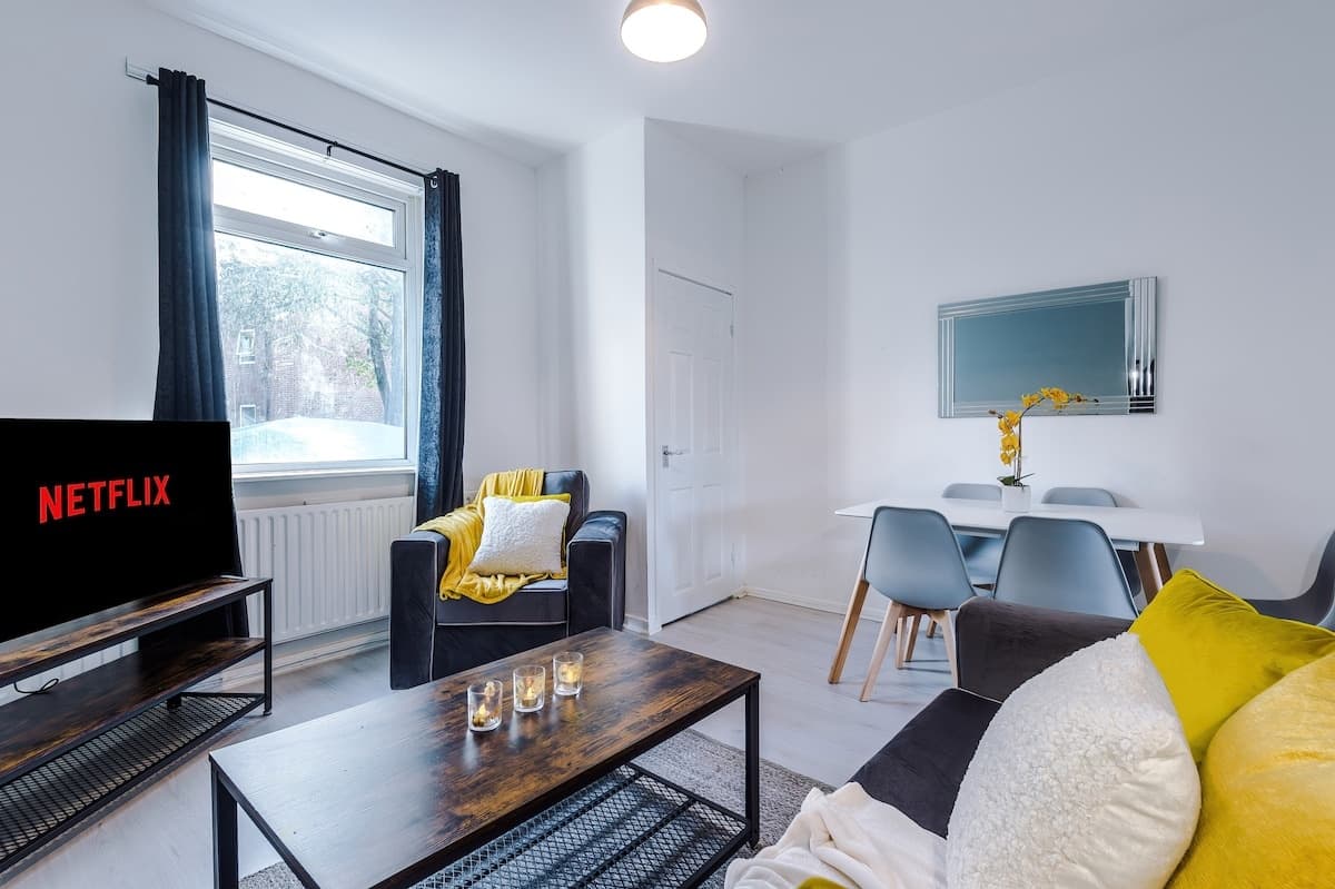 Cosy & Bright 2 Bedroom House