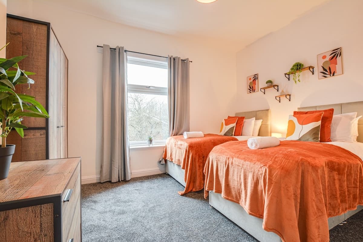 Stylish and Vibrant 2 Bedroom