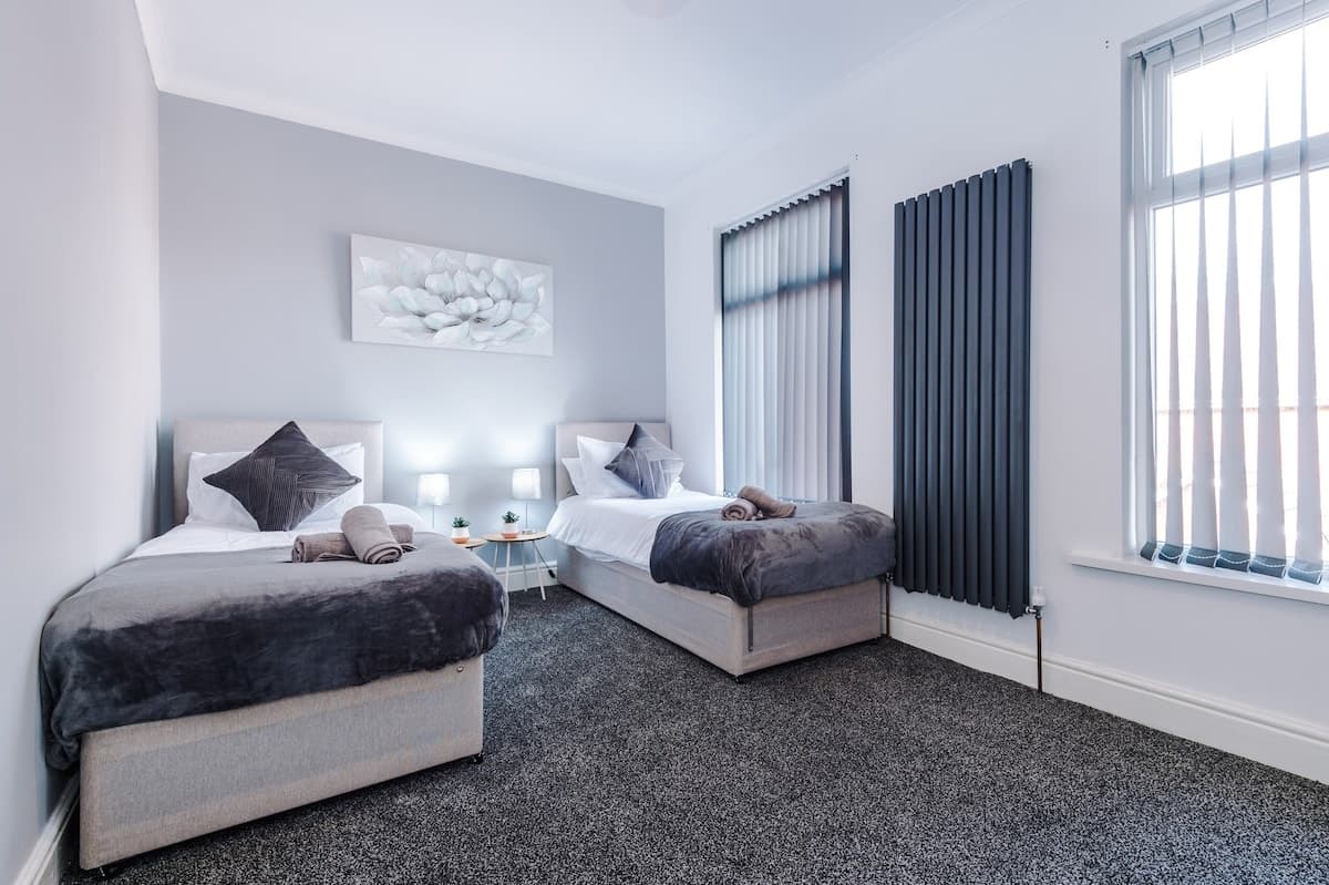 Stylish & Spacious Golborne Escape