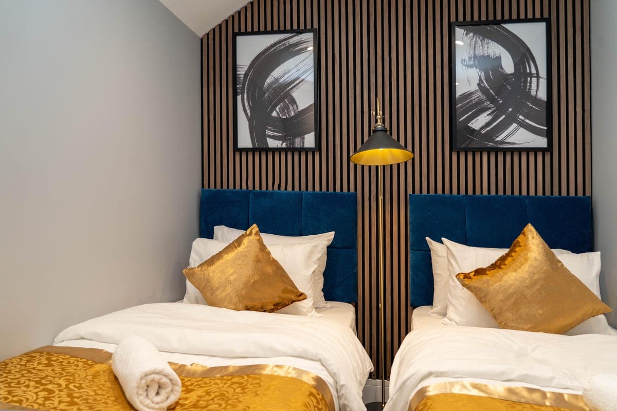 Second reception area with a double bed and seating